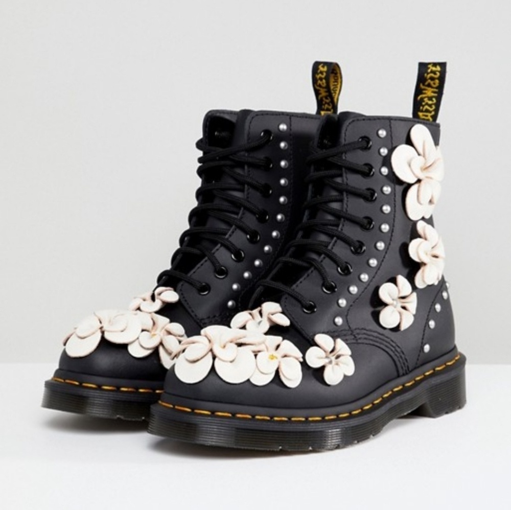 Dr. Martens 1460 Pascal Flower 8 Eye Boots